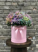 Цветочная композиция из Гипсофила и Розы в шляпной коробке в Богандинском