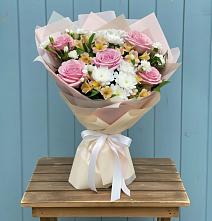 Букет цветов из:  Гвоздики, Орхидеи и Розы в Богандинском