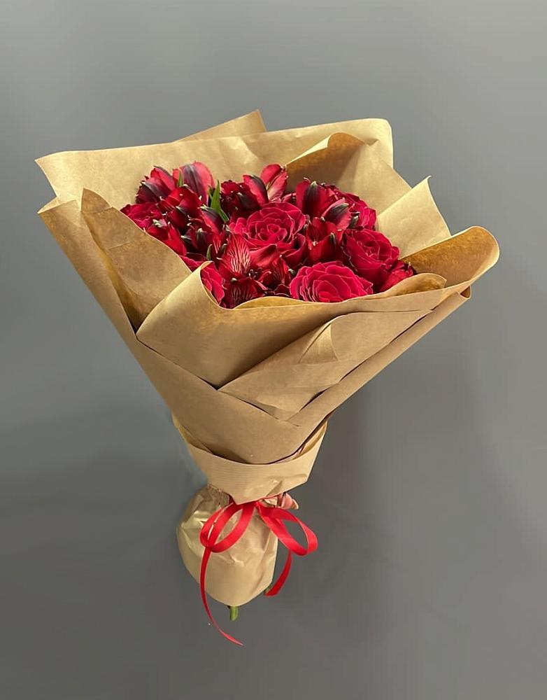 Букет цветов из: Альстромерии и Розы в Богандинском