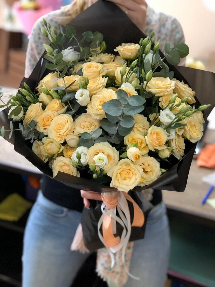 Букет цветов из: Розы и Лизиантусы в Богандинском