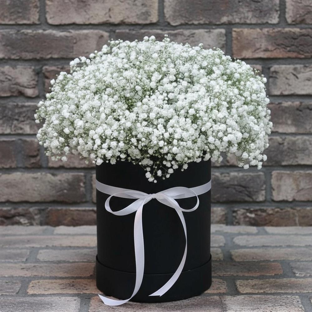 Цветочная композиция из Гипсофила в шляпной коробке в Богандинском