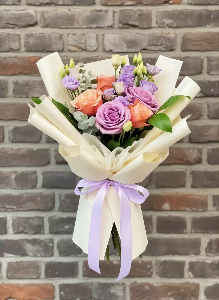 Букет цветов из: Лизиантусы и Розы в Богандинском