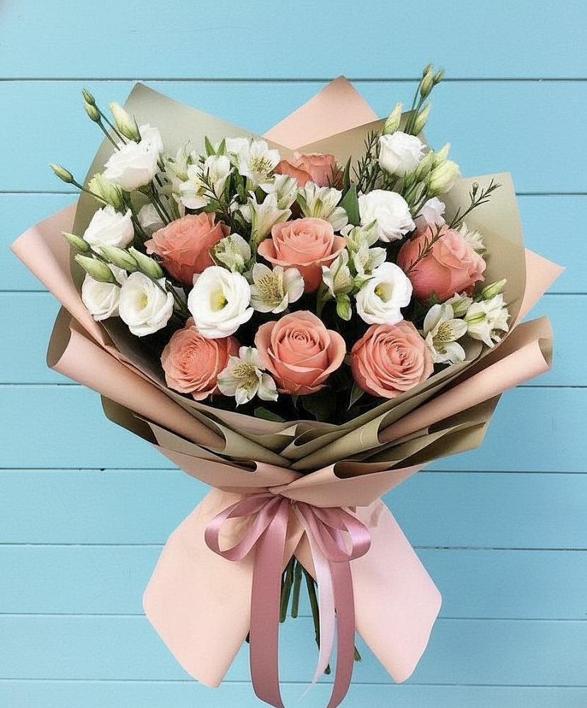 Букет цветов из: Розы, Альстромерии и Лизиантусы в Богандинском