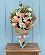 Букет цветов из:  Альстромерии, Лизиантусы, Розы и Хризантемы в Богандинском