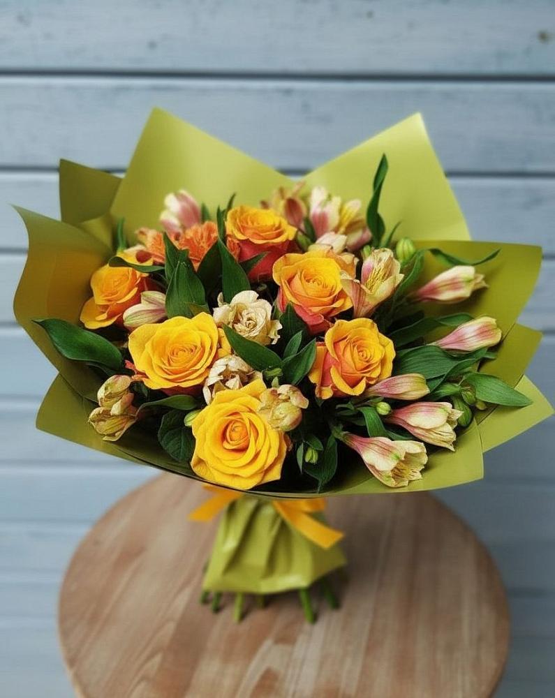 Букет цветов из: Альстромерии и Розы в Богандинском