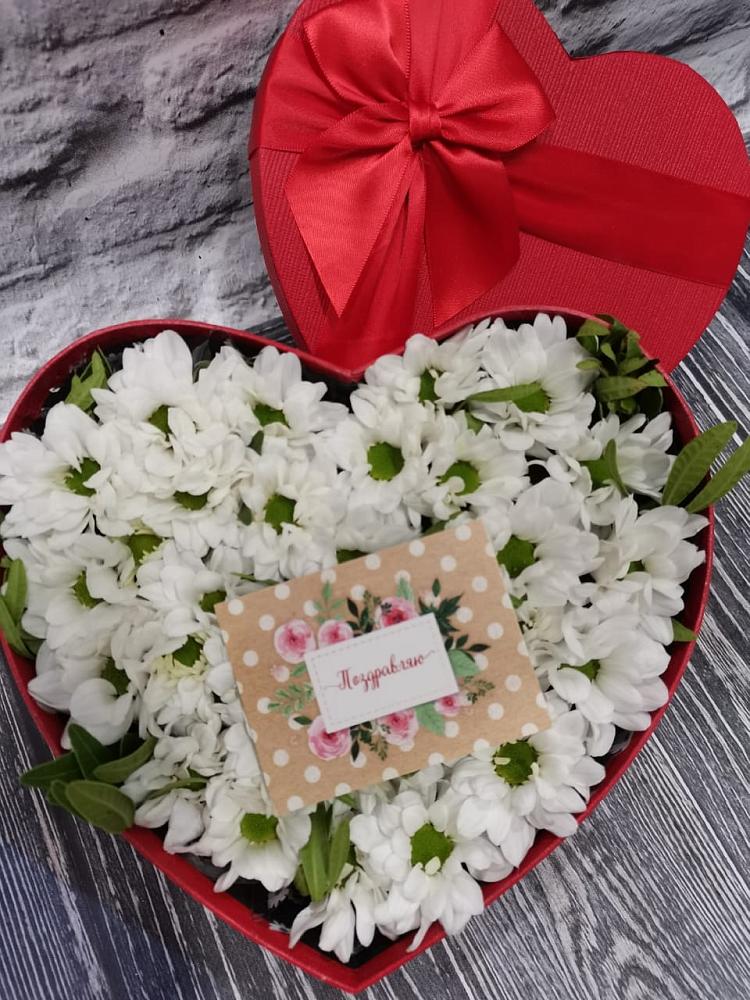 Цветочная композиция из Хризантемы в виде сердца в Богандинском