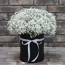 Цветочная композиция из Гипсофила в шляпной коробке в Богандинском