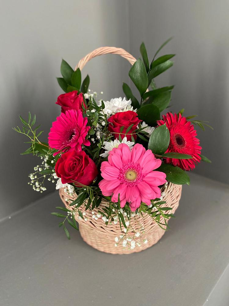 Цветочная композиция из Розы, Хризантемы и Герберы в корзине в Богандинском