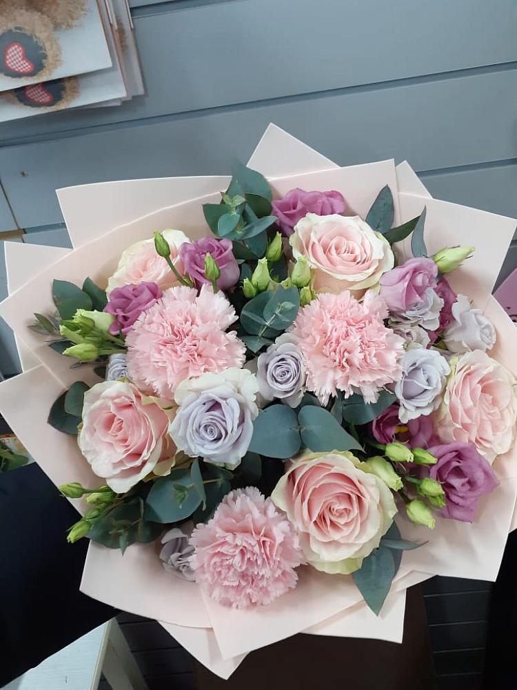 Букет цветов из: Розы, Гвоздики и Лизиантусы в Богандинском