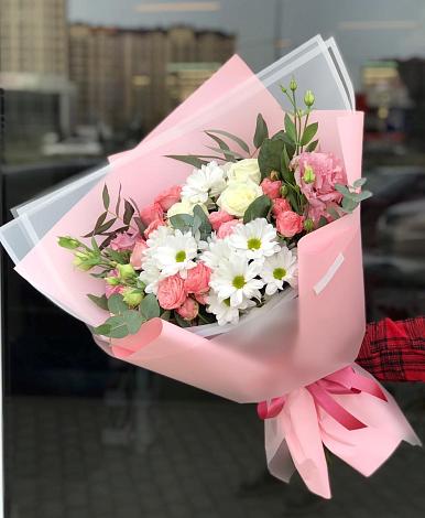Букет цветов из: Розы, Лизиантусы и Хризантемы в Богандинском
